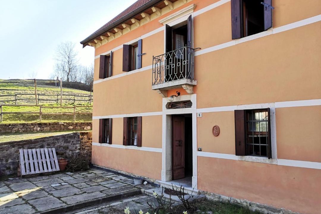 Photo of Buildings in Chies