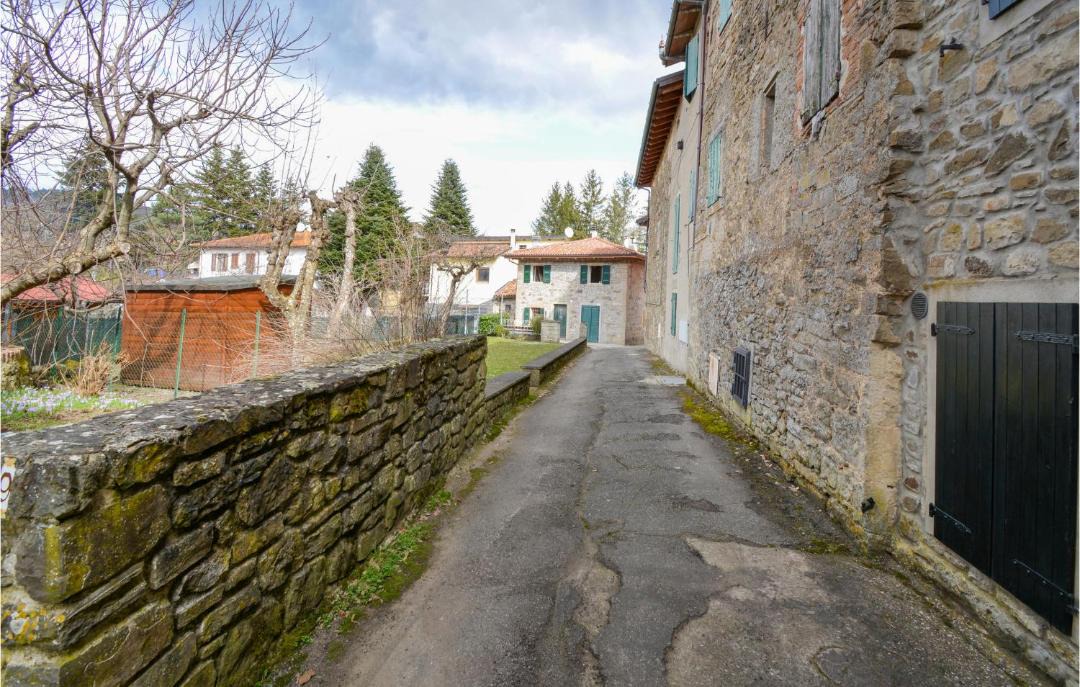Photo of Buildings in Burzanella