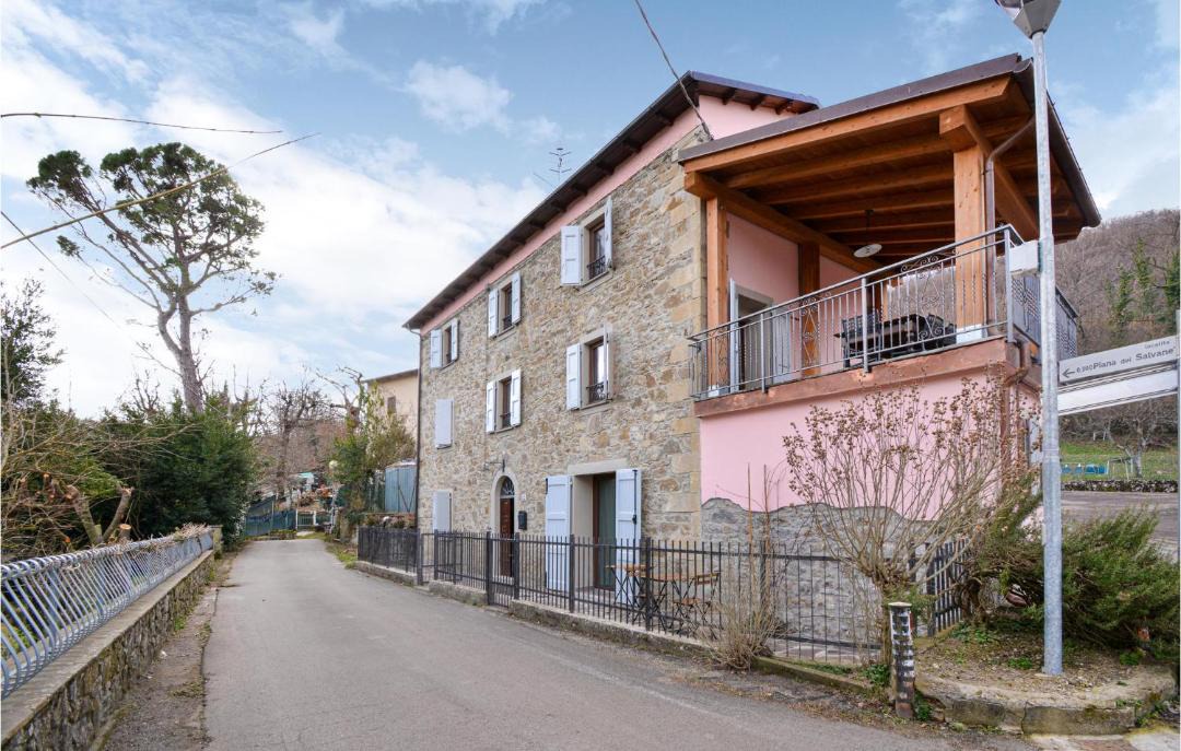 Photo of Buildings in Burzanella