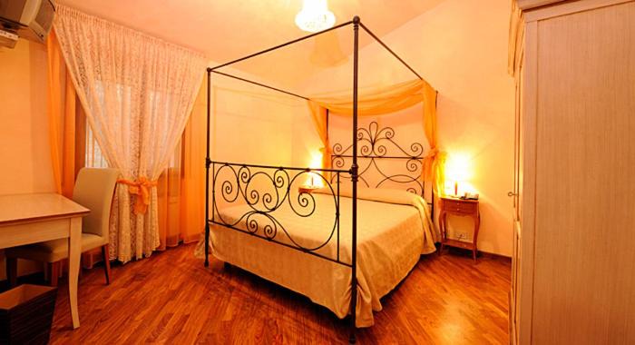Photo of Bedroom in Villa Minozzo