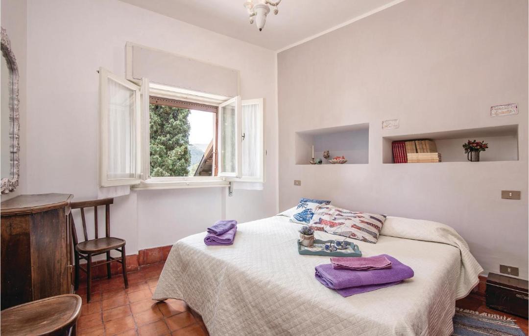 Photo of Bedroom in Piediluco