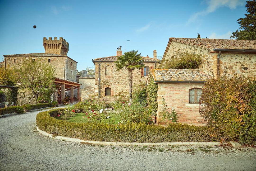 Photo of Others in Gallina