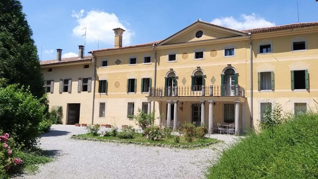 Photo of Buildings in Mernico
