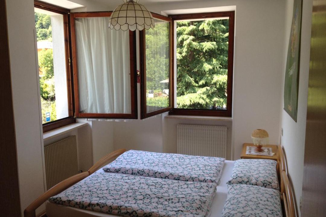 Photo of Bedroom in Cavedine