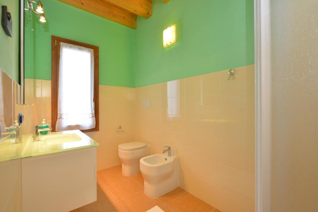 Photo of Bathroom in Arcole