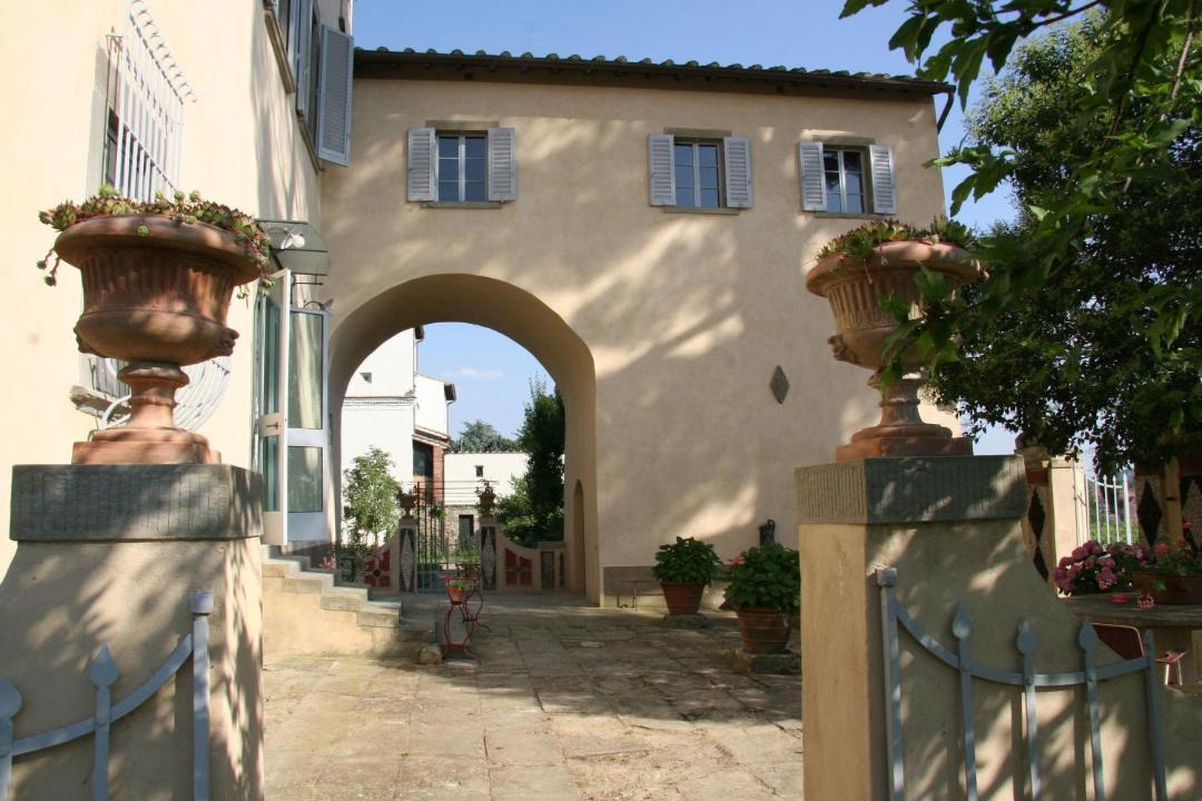 Photo of Buildings in Giovi-Ponte Alla Chiassa