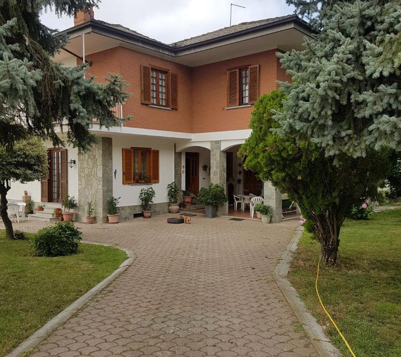 Photo of Buildings in Calosso