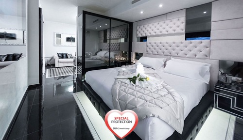 Junior Suite, 1 King Bed, Non Smoking (Living Room)