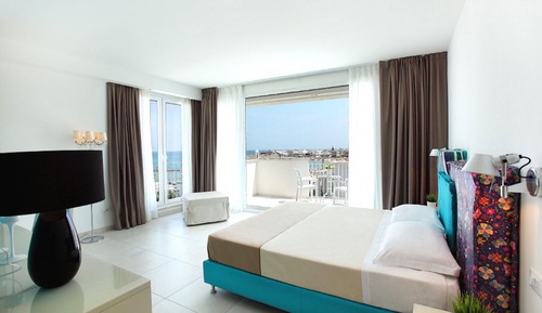Suite, Sea View
