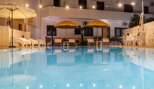 Apartment with Pool View 