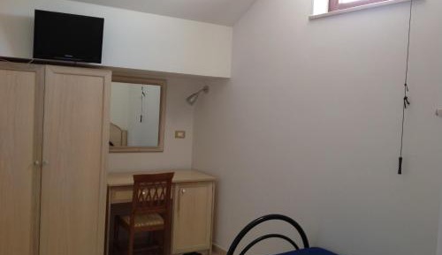 Economy Single Room with upper window