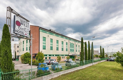 Dossobuono Hotel | West Point Airport Hotel