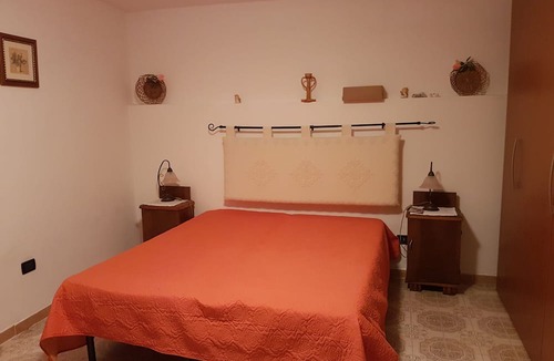 Villanova Monteleone House | Rooms with private bathrooms in the historic center just a short walk from the bus stop