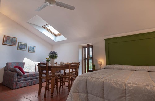 Spello Villa | Topaz Apt City Center