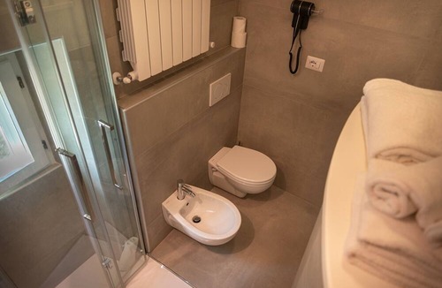 Spello Villa | Topaz Apt City Center