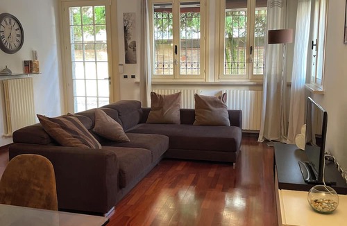 Ferrara Apartment | Elegant flat 5 min from the centre of Ferrara, with private garden and parking.