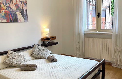 Ferrara Apartment | Elegant flat 5 min from the centre of Ferrara, with private garden and parking.