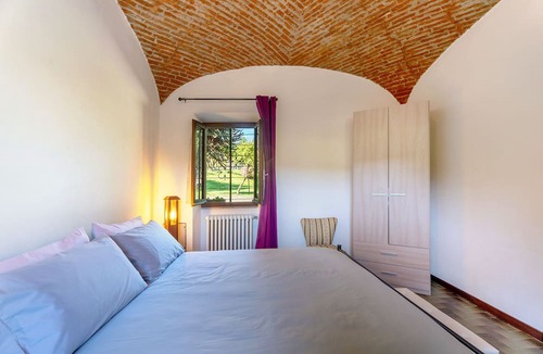 Borgo Ticino House | Holiday Home 'La Casetta Di Gianni' with Private Terrace, Wi-Fi and Air Conditioning