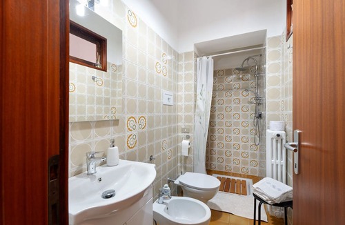 Borgo Ticino House | Holiday Home 'La Casetta Di Gianni' with Private Terrace, Wi-Fi and Air Conditioning