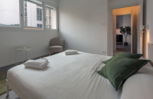 Villa San Giovanni Apartment | [1 min walk from Metro M1] The Modern Suites