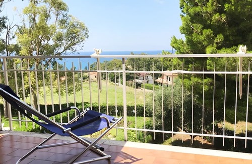 Falerna Apartment | Holiday Apartment "Trilocale 31 Residence La Giungla" with Sea View, Shared Pool & Wi-Fi