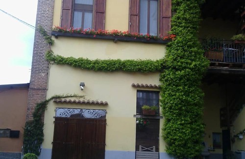 Burago di Molgora Apartment | Apartment 'Rosy' with Private Terrace, Wi-Fi and Air Conditioning